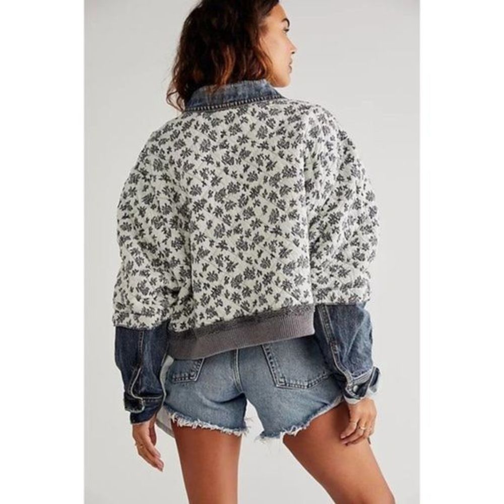 Free People Cropped Denim & Floral Print Jacket in Blue and White - Picture 4 of 16